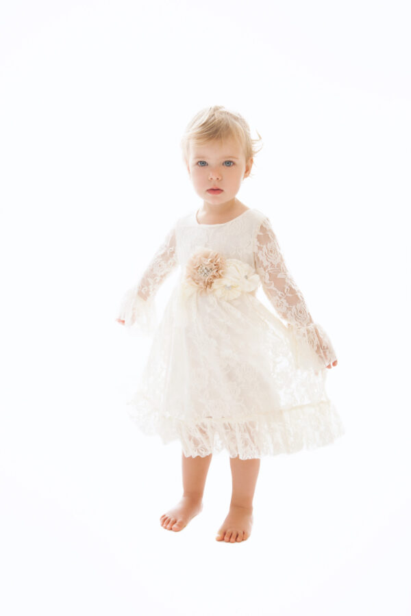 Laura - kaunis valge kleit printsessile